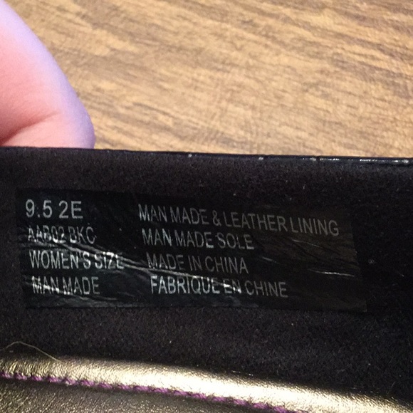 LIKE NEW! Aravon slip on dress shoes. - Picture 8 of 8